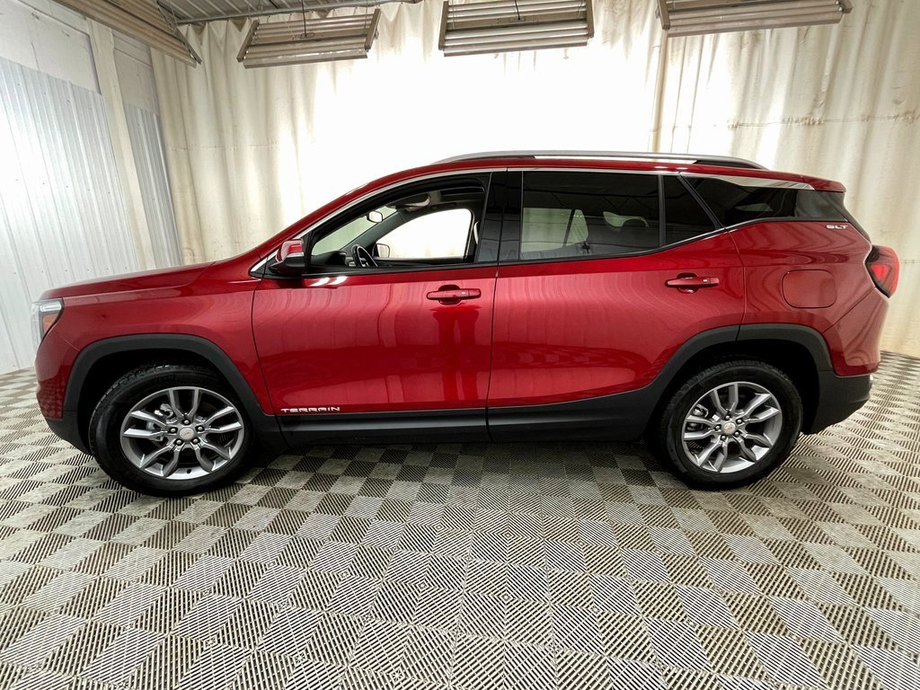 Used 2024 GMC Terrain SLT image 16