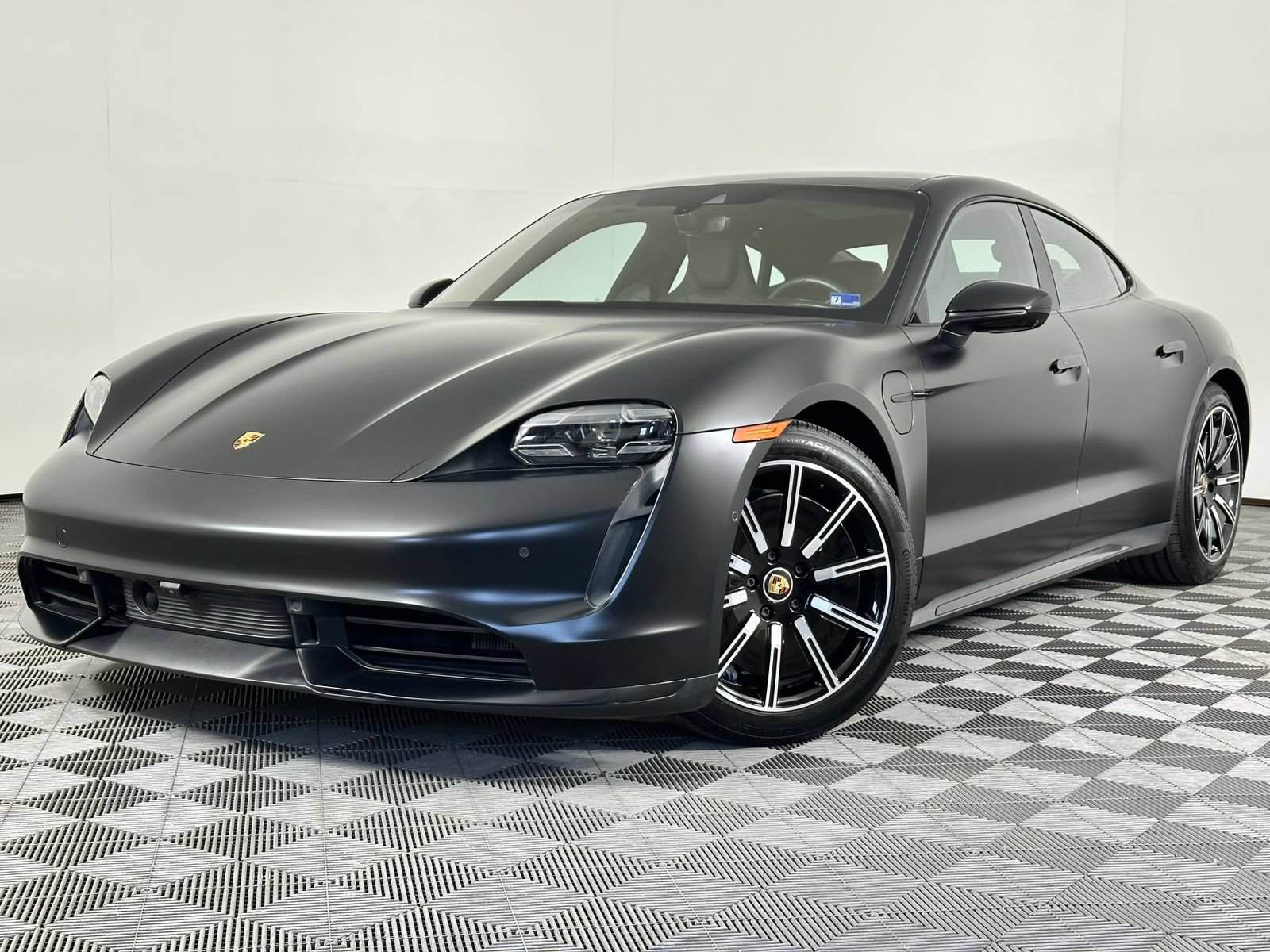 Used 2020 Porsche Taycan Turbo AWD/4WD image 40