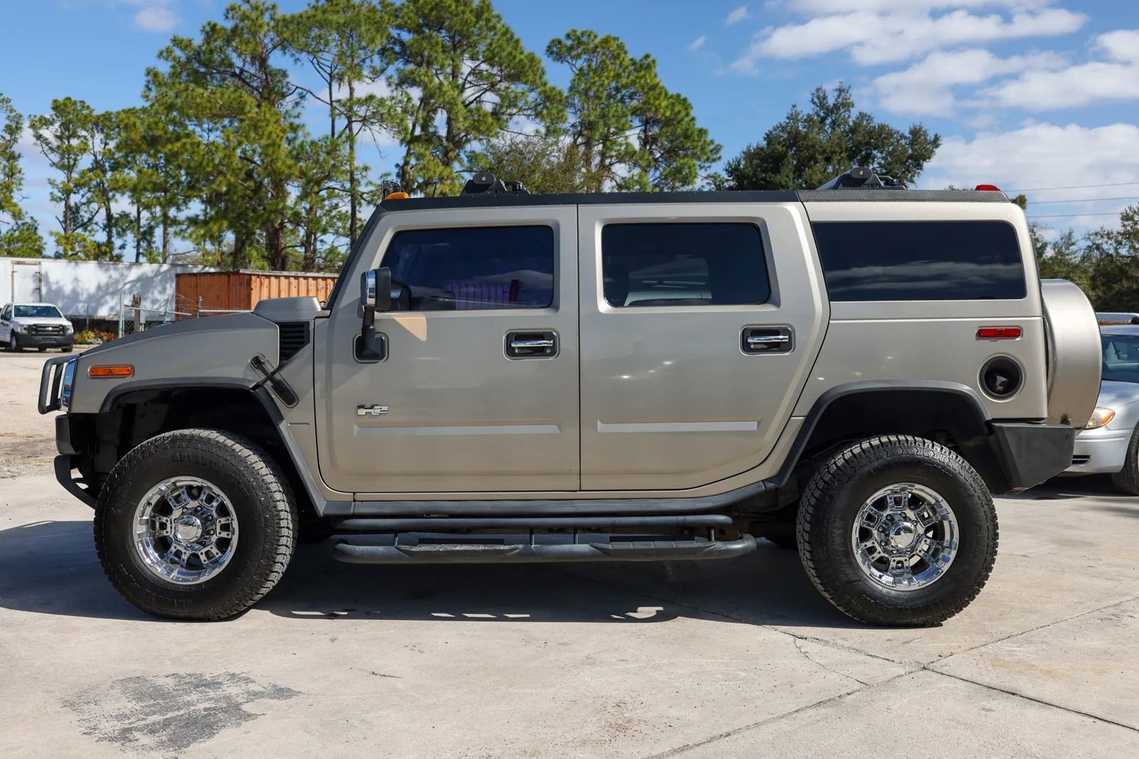 Used 2003 HUMMER H2 w/ Preferred Equipment Group image 2