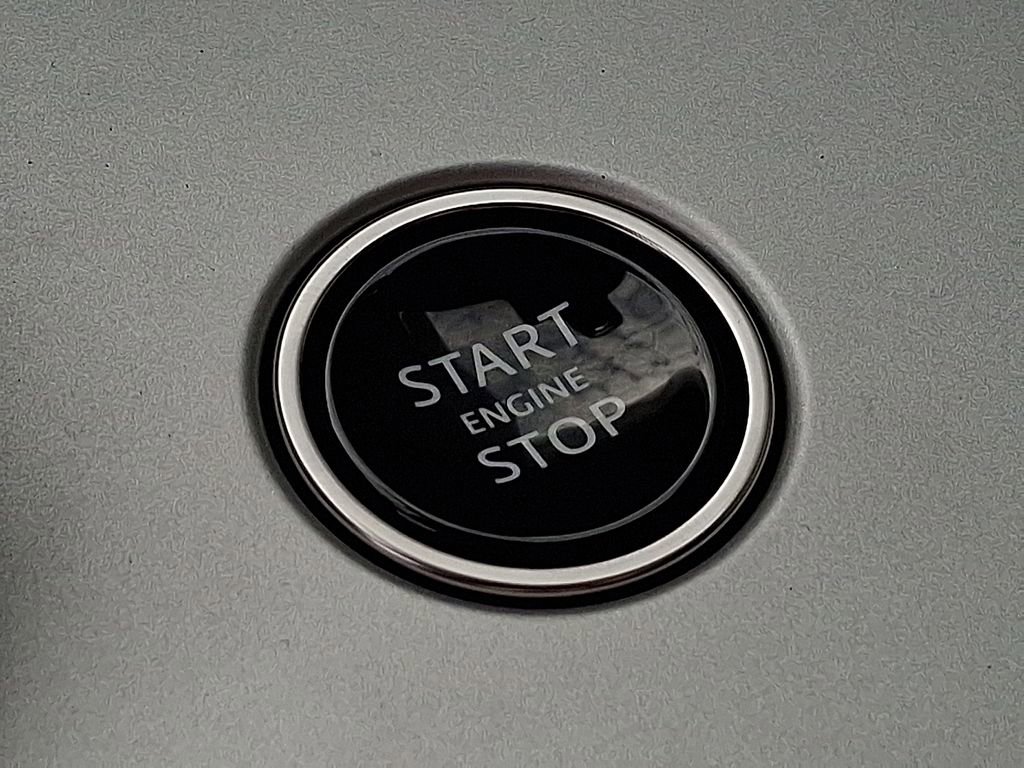 New 2025 Land Rover Range Rover SE image 12