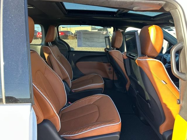 New 2026 Chrysler Pacifica Pinnacle FWD image 5