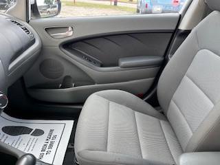 Used 2017 Kia Forte LX FWD image 23