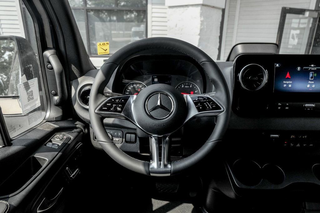Used 2025 Mercedes-Benz Sprinter 2500 image 19