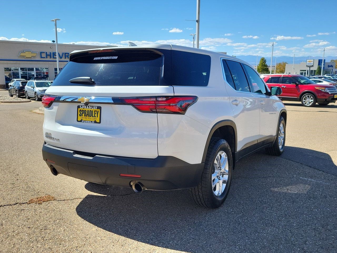 Used 2023 Chevrolet Traverse LS image 8