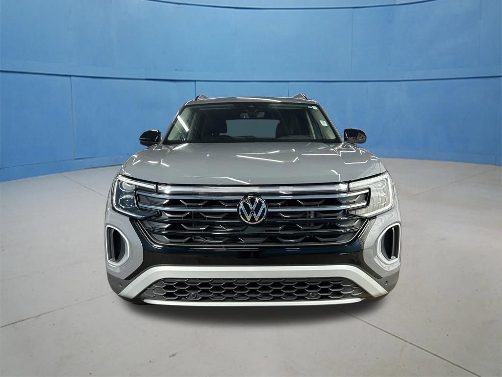 Used 2024 Volkswagen Atlas Peak Edition SE image 4