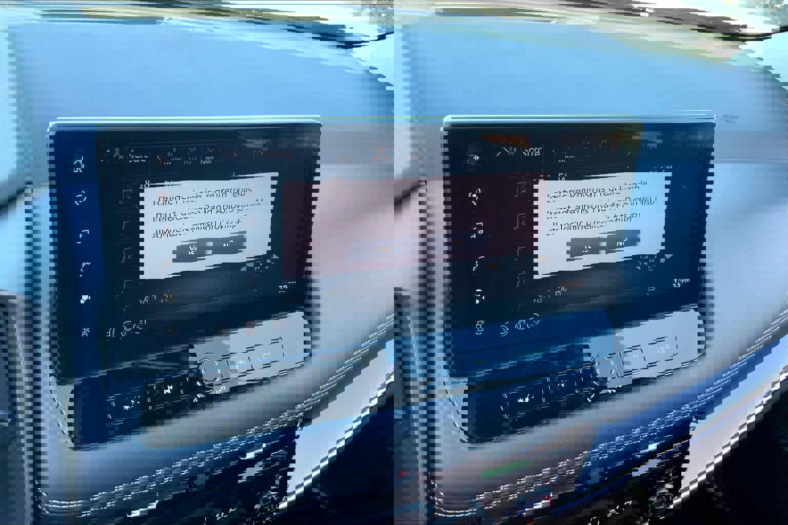 Used 2025 Nissan Rogue SL image 33