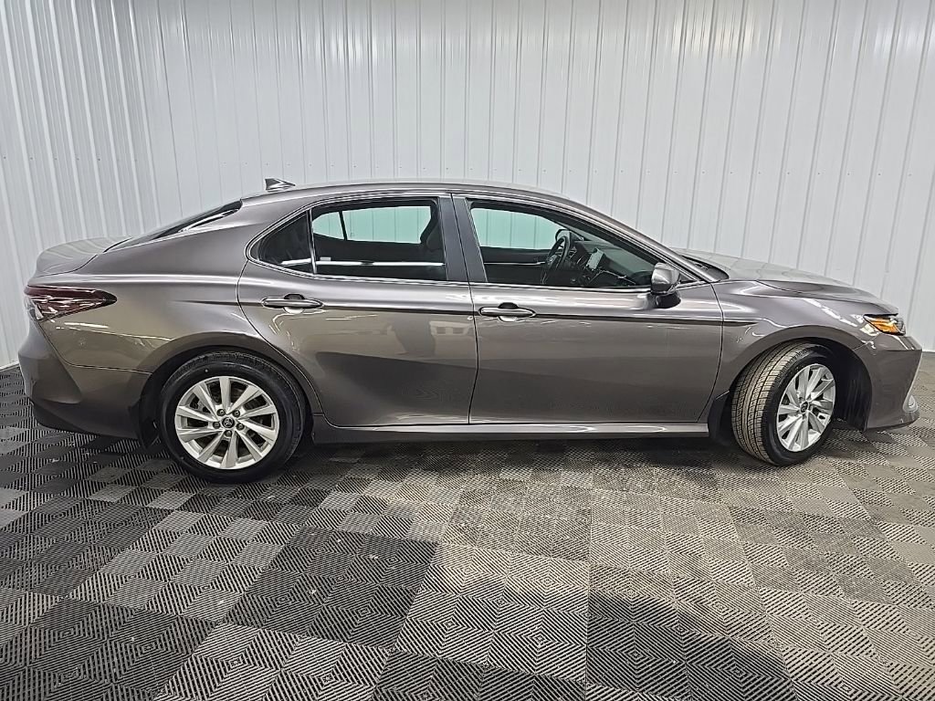 Used 2023 Toyota Camry LE image 2