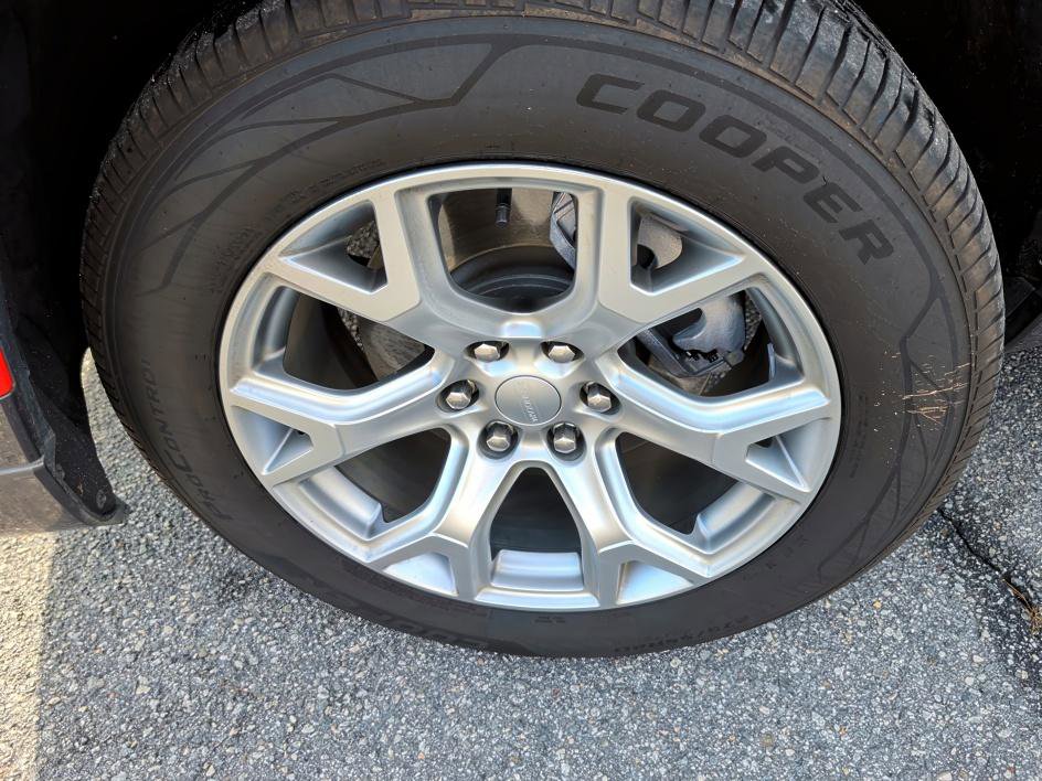 Used 2022 Jeep Wagoneer Series II w/ Flexible Seating Group image 7