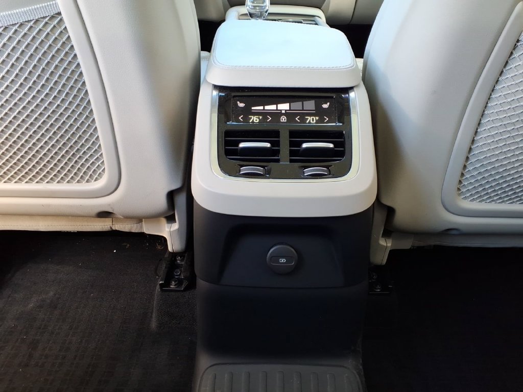 Certified 2024 Volvo XC90 T8 Ultimate w/ Protection Package Premier AWD/4WD image 24