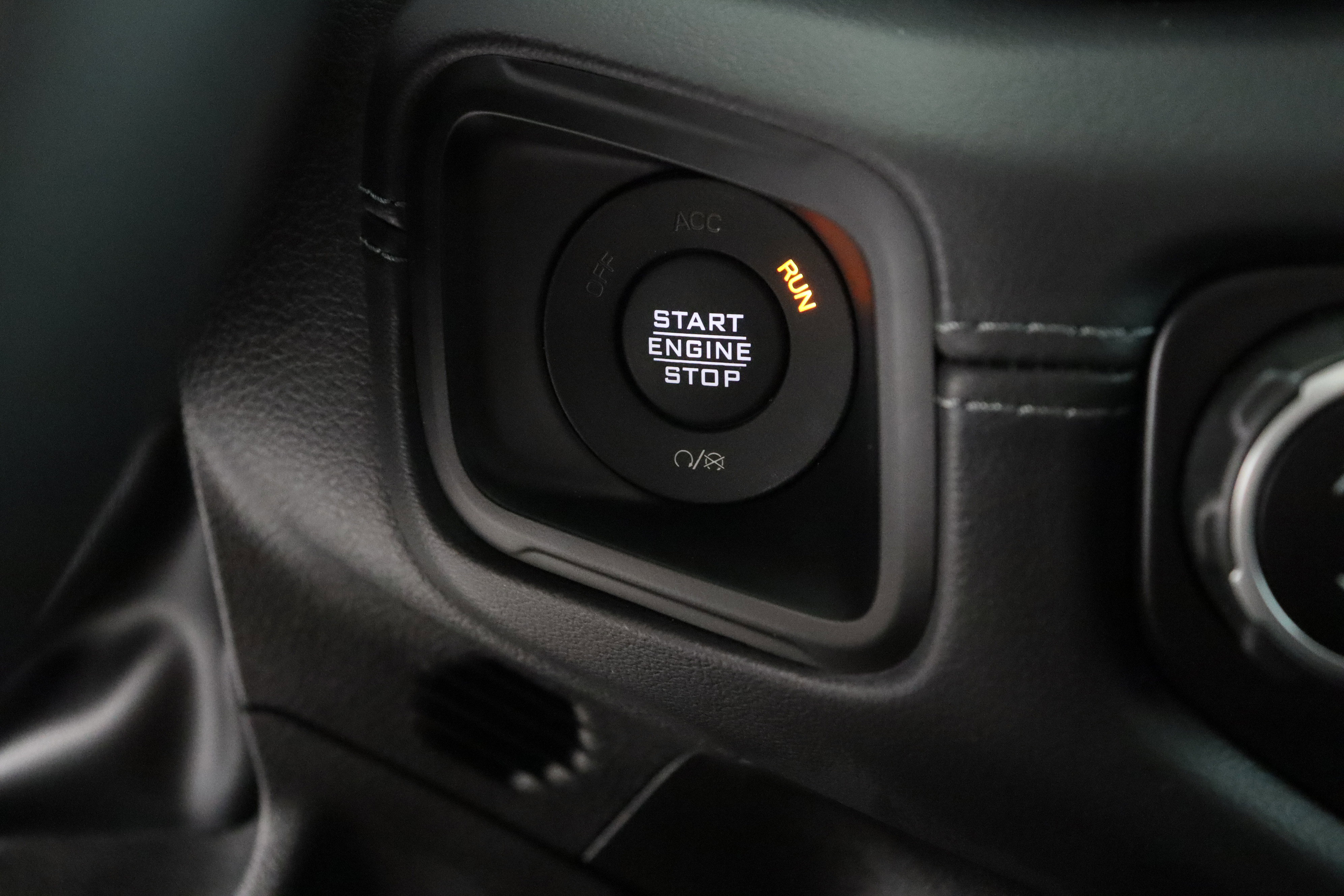 Used 2025 Jeep Wrangler Unlimited Sahara w/ Safety Group image 18