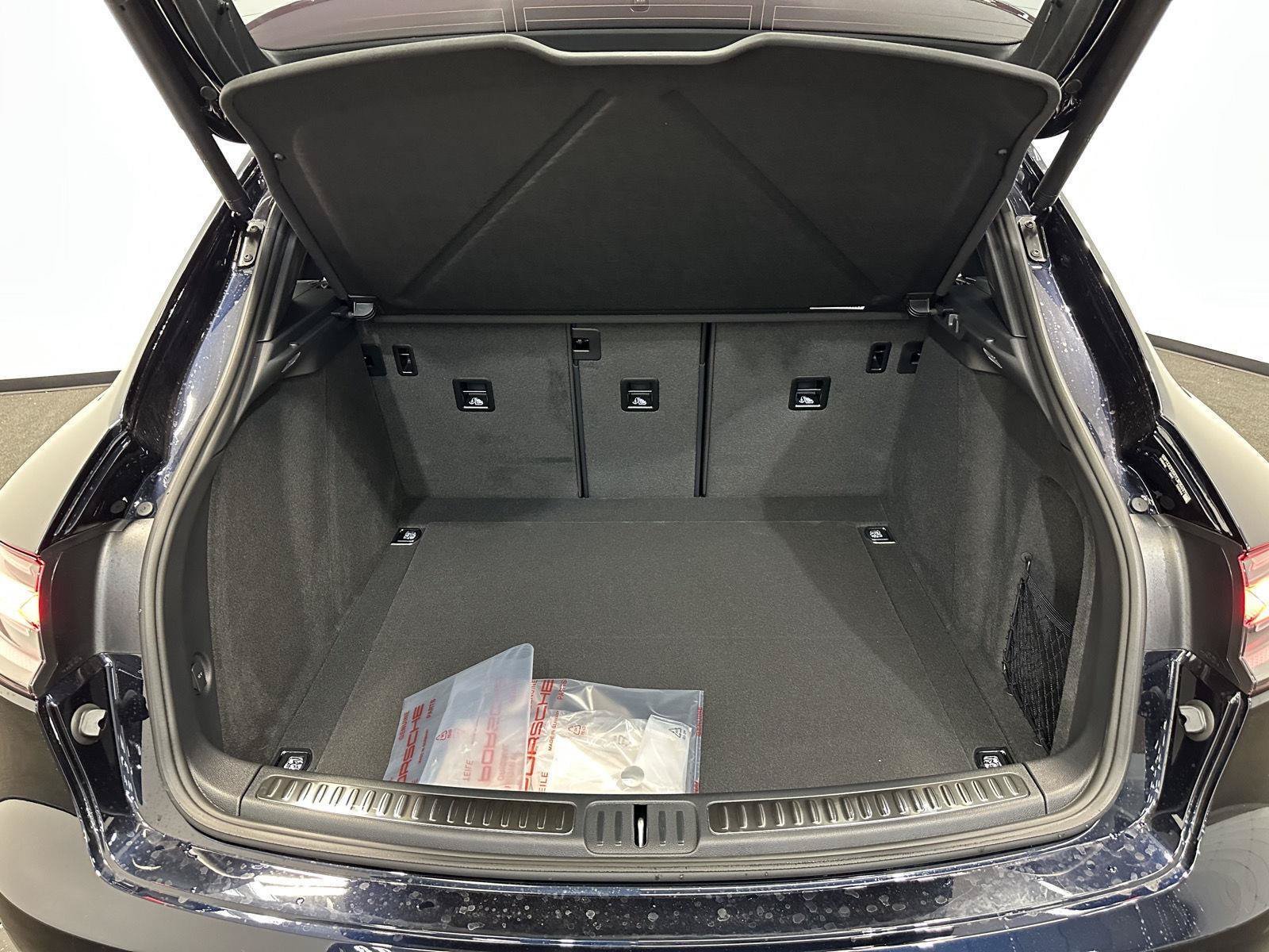 New 2026 Porsche Macan AWD/4WD image 34
