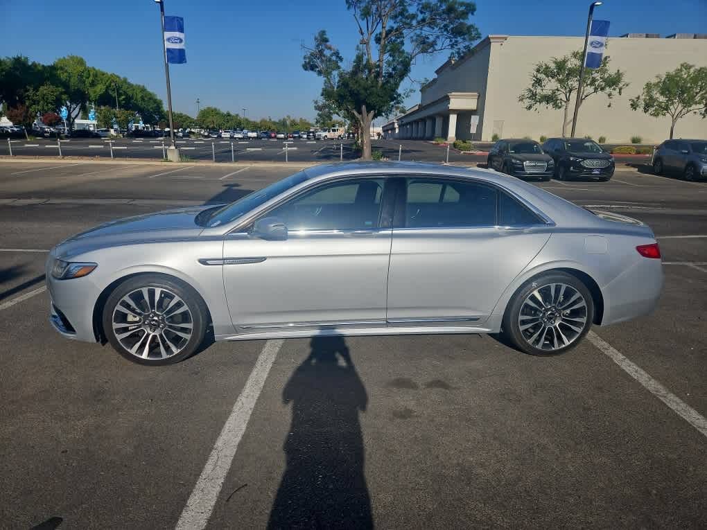 Used 2017 Lincoln Continental Select FWD image 4