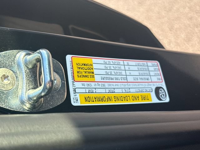 Used 2023 Buick Envision Essence AWD/4WD image 21