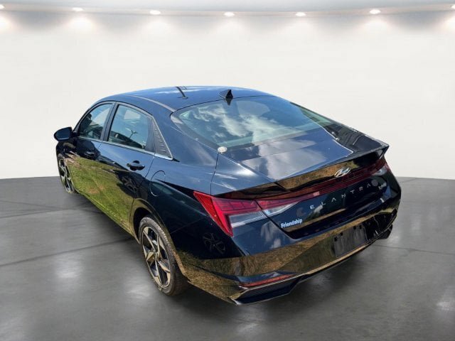 Used 2023 Hyundai Elantra Limited FWD image 17