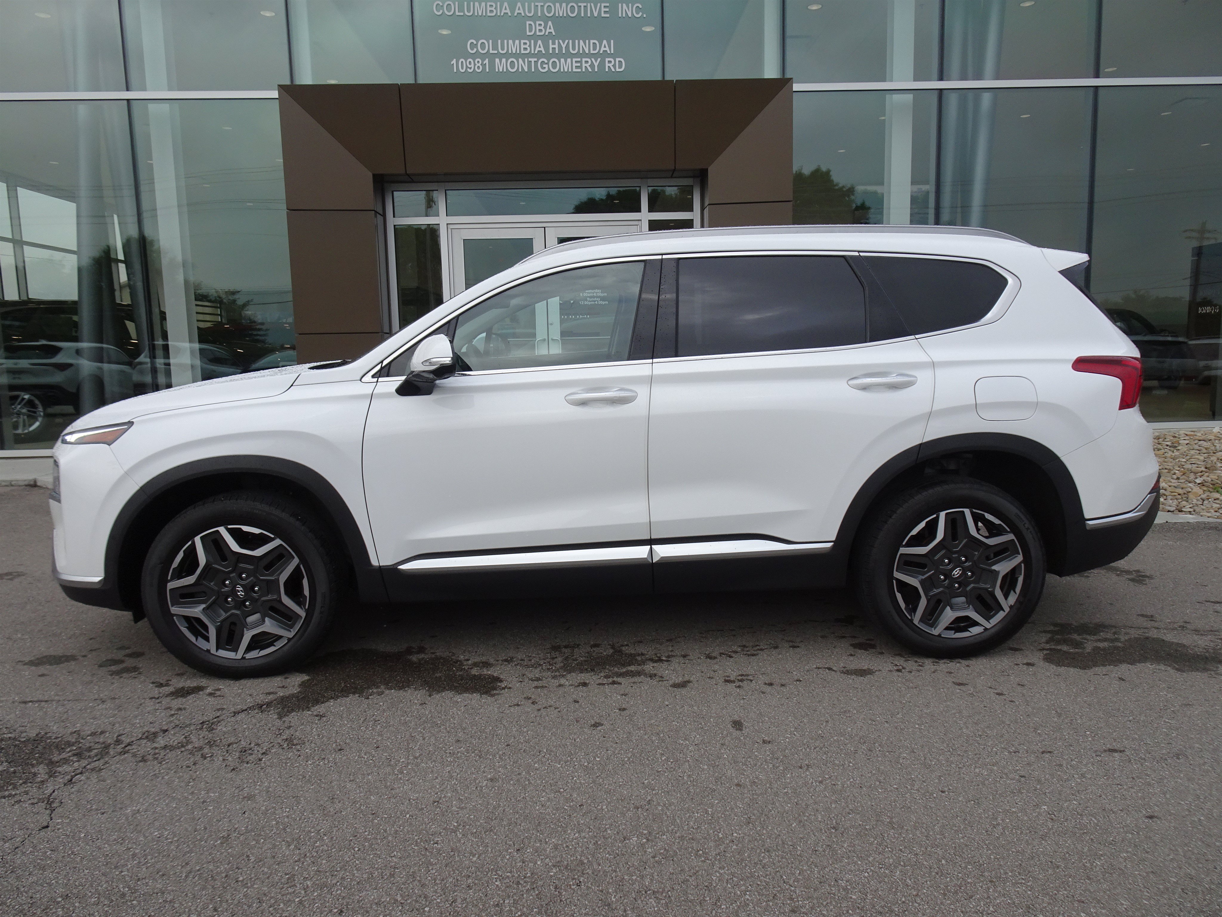 Used 2023 Hyundai Santa Fe Limited AWD/4WD image 2
