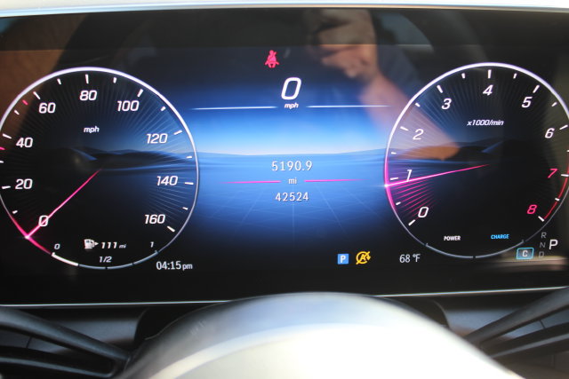Used 2025 Mercedes-Benz GLC 300 4MATIC image 16