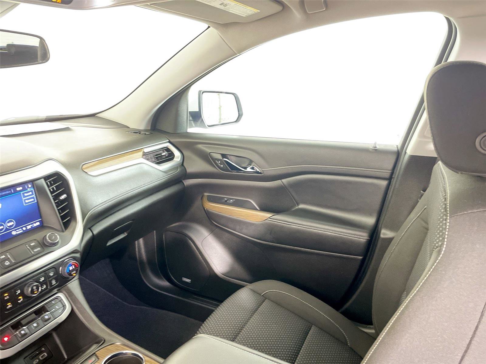 Used 2023 GMC Acadia SLE w/ Driver Convenience Package image 31