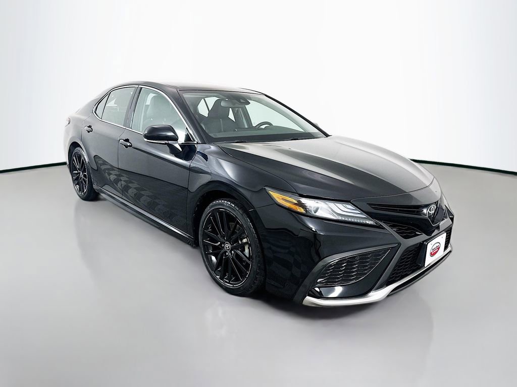 Used 2023 Toyota Camry XSE image 3