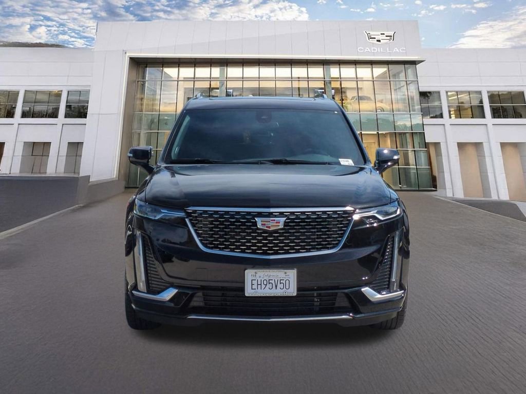 Used 2025 Cadillac XT6 Premium Luxury FWD image 2
