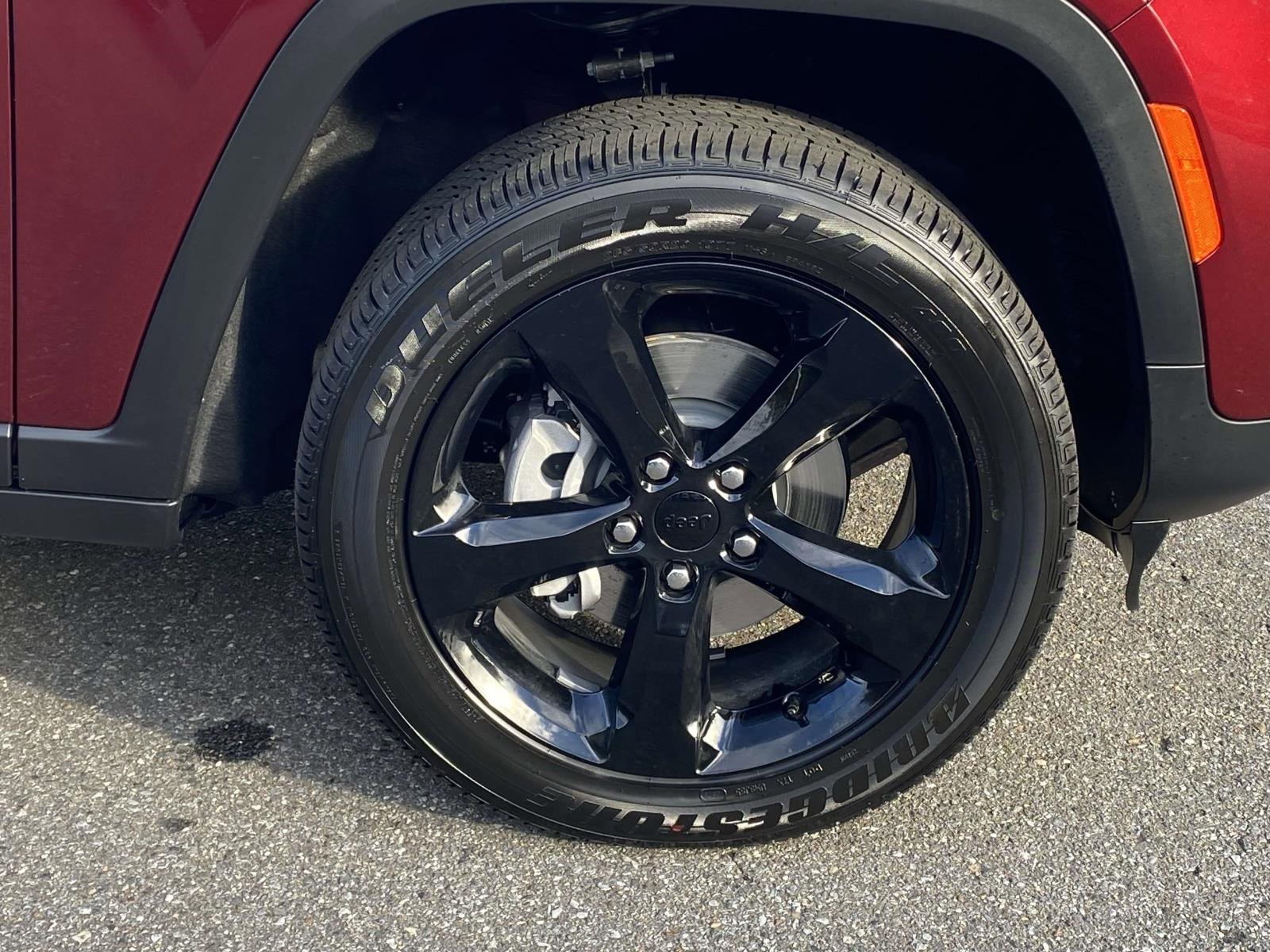 New 2025 Jeep Grand Cherokee Laredo image 9