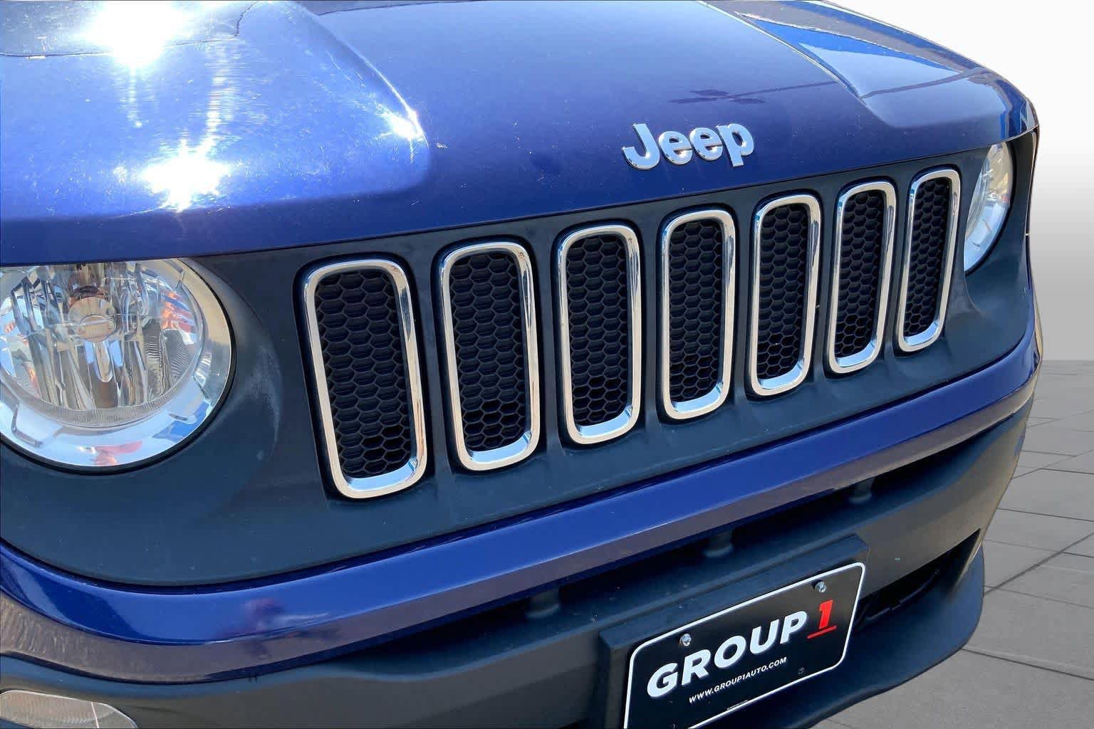 Used 2016 Jeep Renegade Latitude FWD image 30
