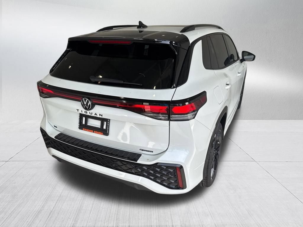 New 2025 Volkswagen Tiguan SE R-Line image 5