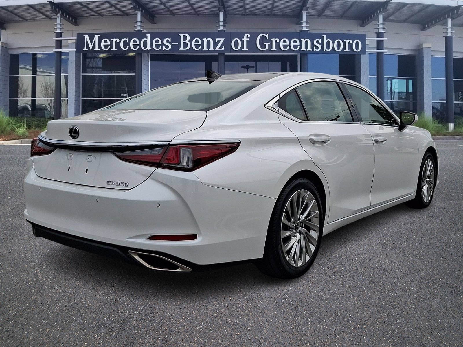 Used 2021 Lexus ES 350 Ultra Luxury w/ Accessory Package 2 FWD image 6