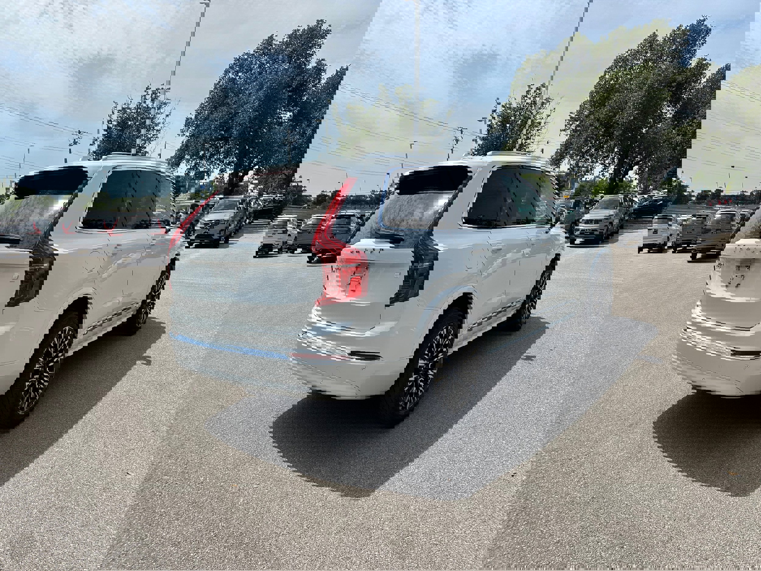 Certified 2023 Volvo XC90 T8 Core image 6