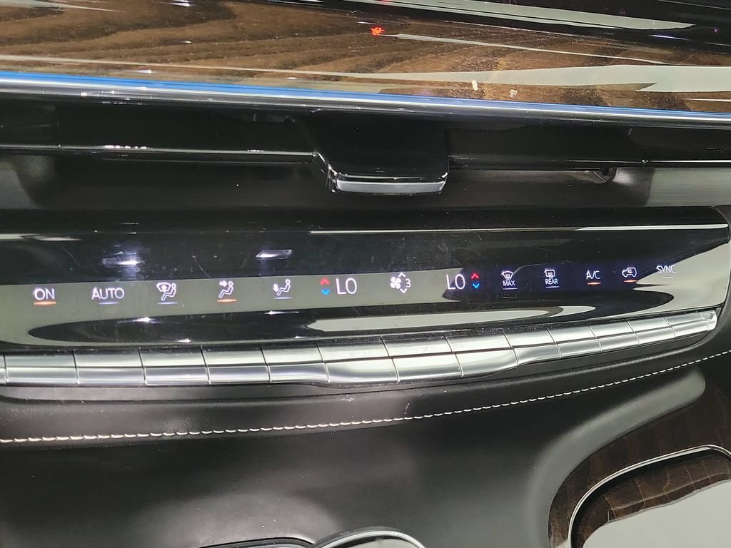 Used 2023 Cadillac Escalade Premium Luxury Platinum w/ LPO, Floor Liner Package AWD/4WD image 29