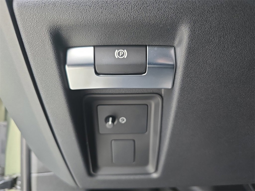 Used 2023 Land Rover Defender 110 X-Dynamic SE image 27