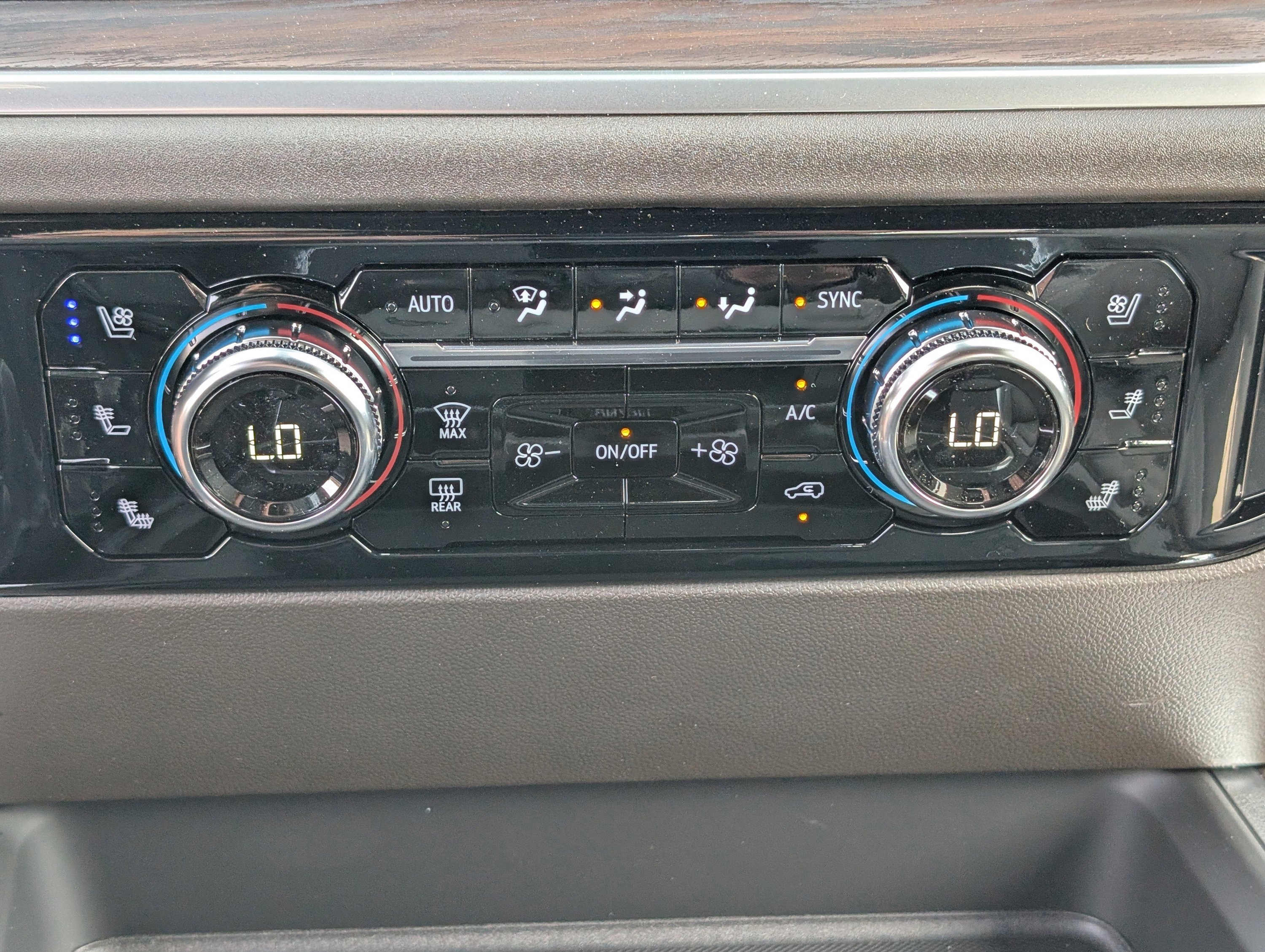 New 2025 GMC Sierra 2500 SLT w/ SLT Convenience Package image 27