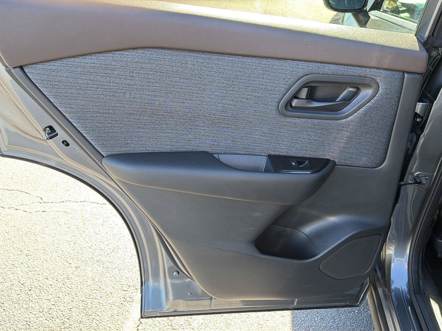 Used 2023 Nissan Rogue S AWD/4WD image 16