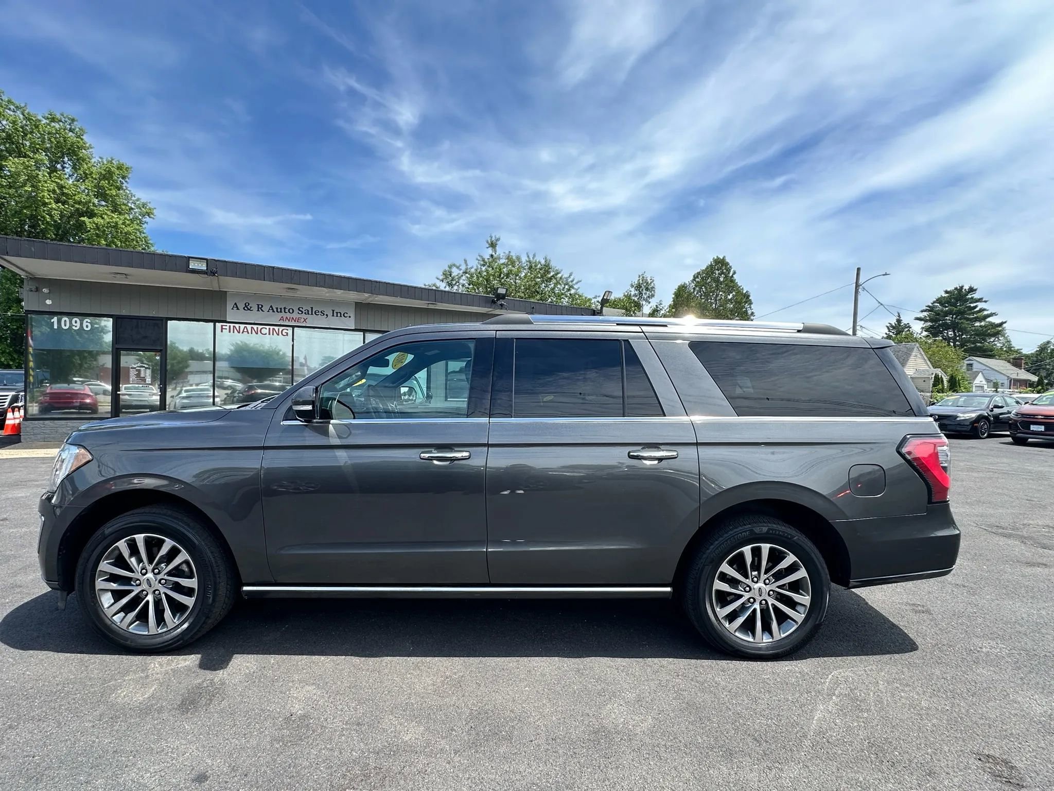 Used 2018 Ford Expedition Max Limited image 3