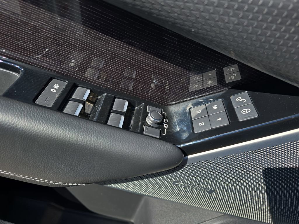 Used 2019 Land Rover Range Rover Velar R-Dynamic SE image 27