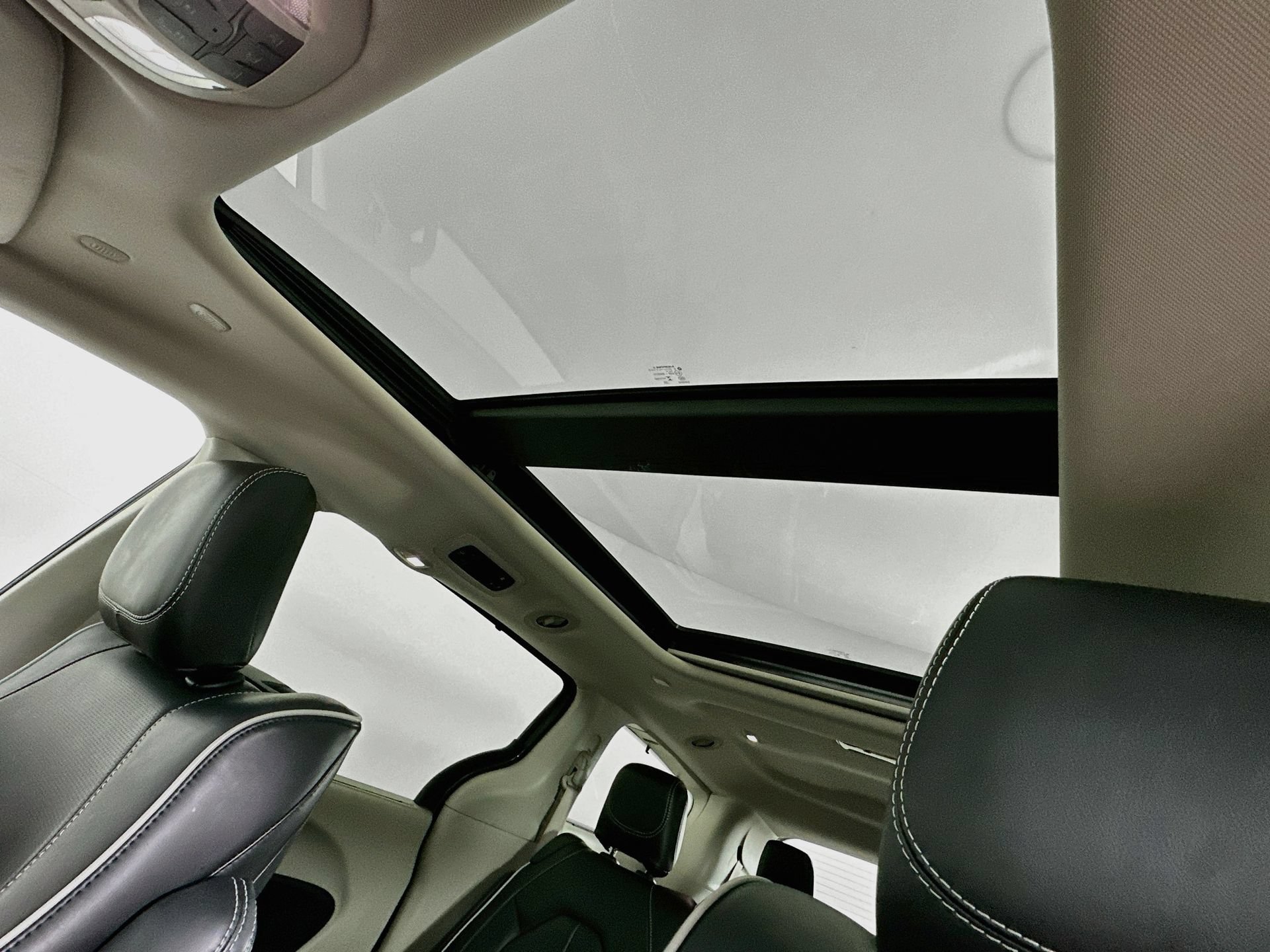 Used 2023 Chrysler Pacifica Limited w/ Uconnect Theater Family Group AWD/4WD image 22