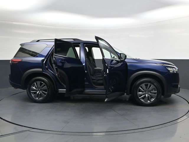 Used 2025 Nissan Pathfinder SV FWD image 43