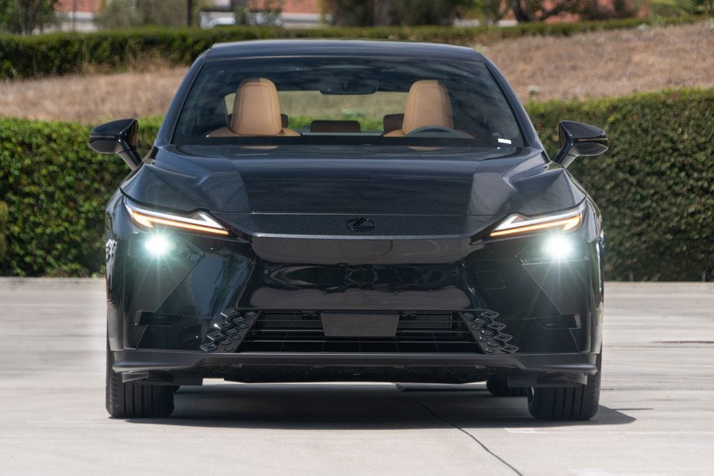 New 2026 Lexus ES 350e FWD image 3