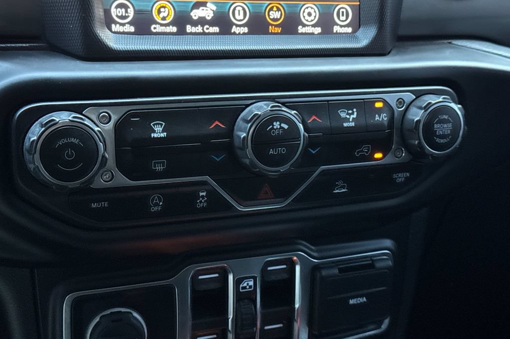 Used 2021 Jeep Wrangler Unlimited Sahara w/ Uconnect 4C Nav & Sound Group AWD/4WD image 22