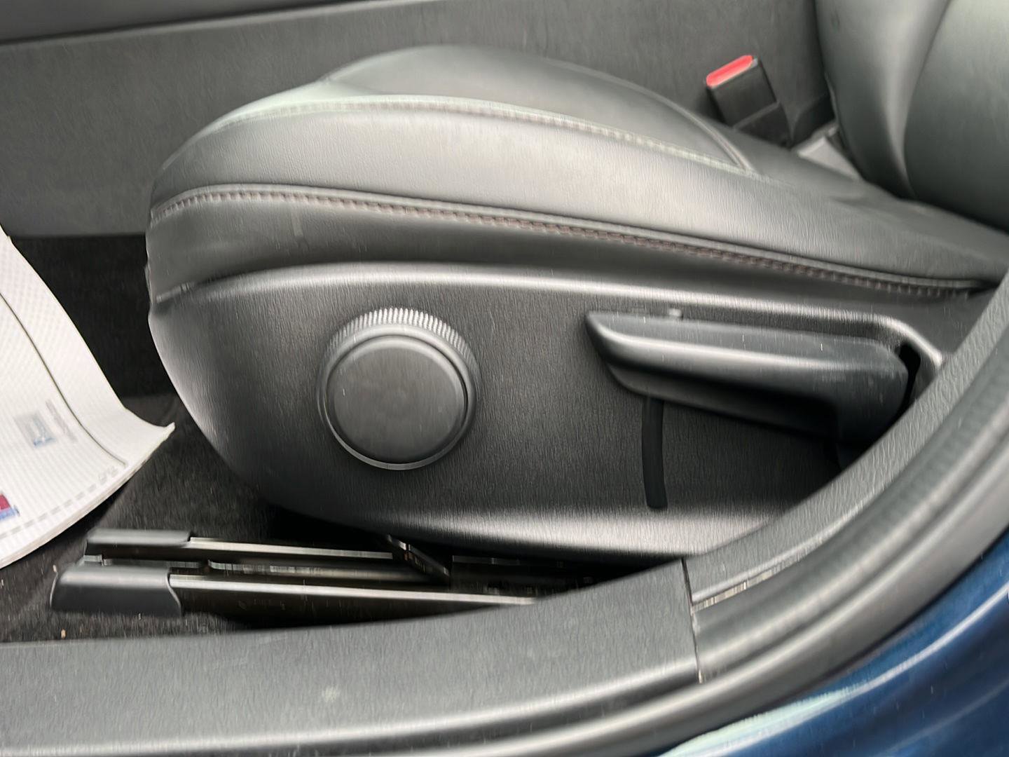 Used 2025 MAZDA MAZDA3 s image 21