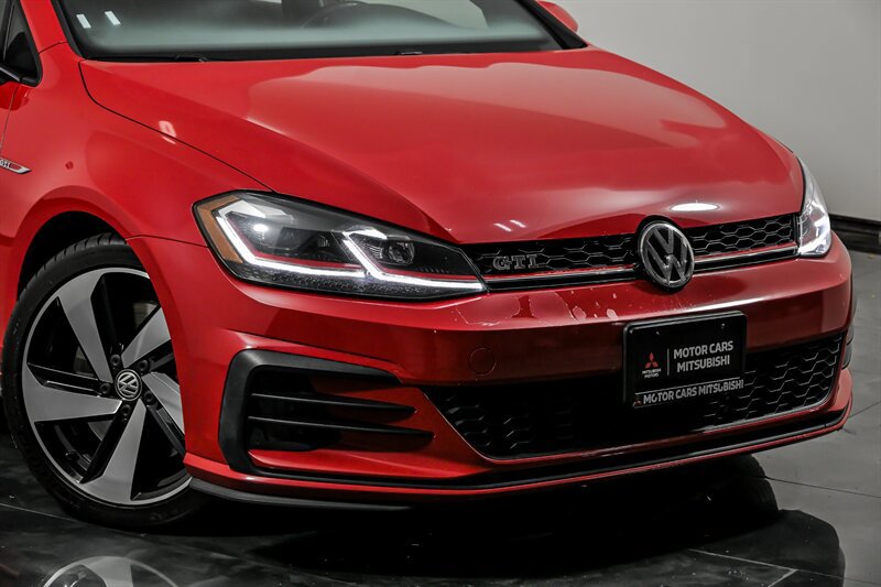Used 2018 Volkswagen GTI SE FWD image 2