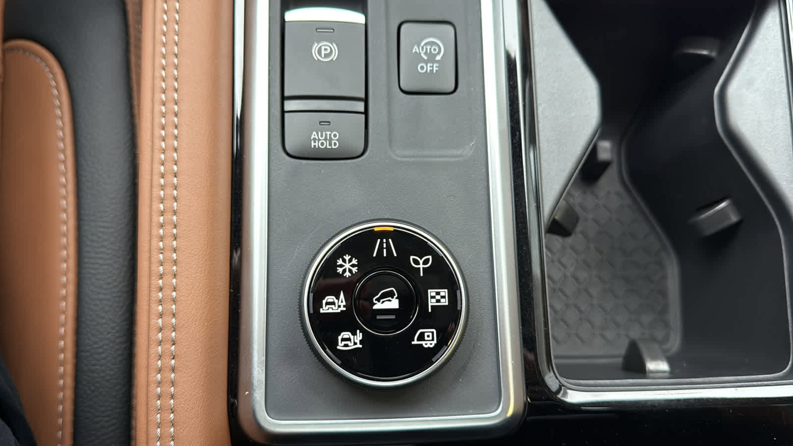 New 2025 Nissan Pathfinder Platinum w/ Cargo Package image 23