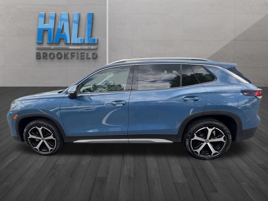 Certified 2025 Volkswagen Tiguan SE w/ Panoramic Sunroof Package AWD/4WD image 3
