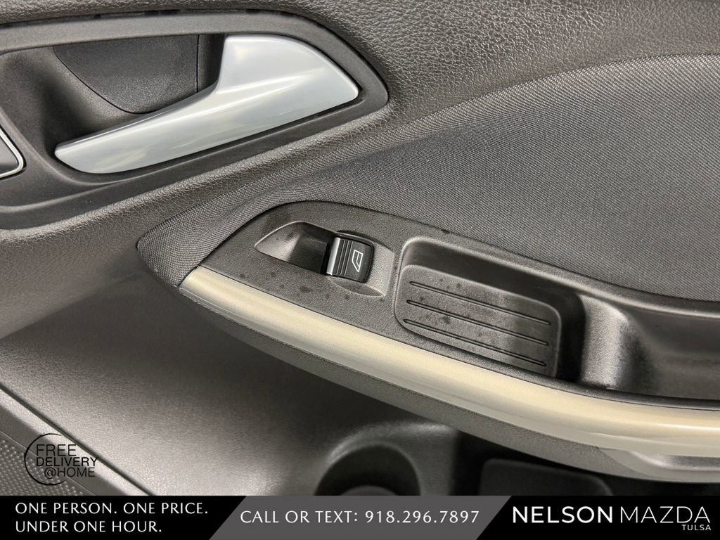 Used 2018 Ford Focus Titanium FWD image 47