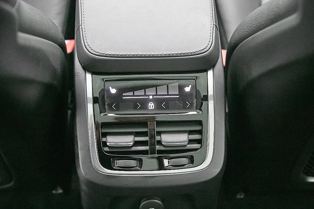 Certified 2025 Volvo XC90 T8 Plus w/ Protection Package Premier AWD/4WD image 24