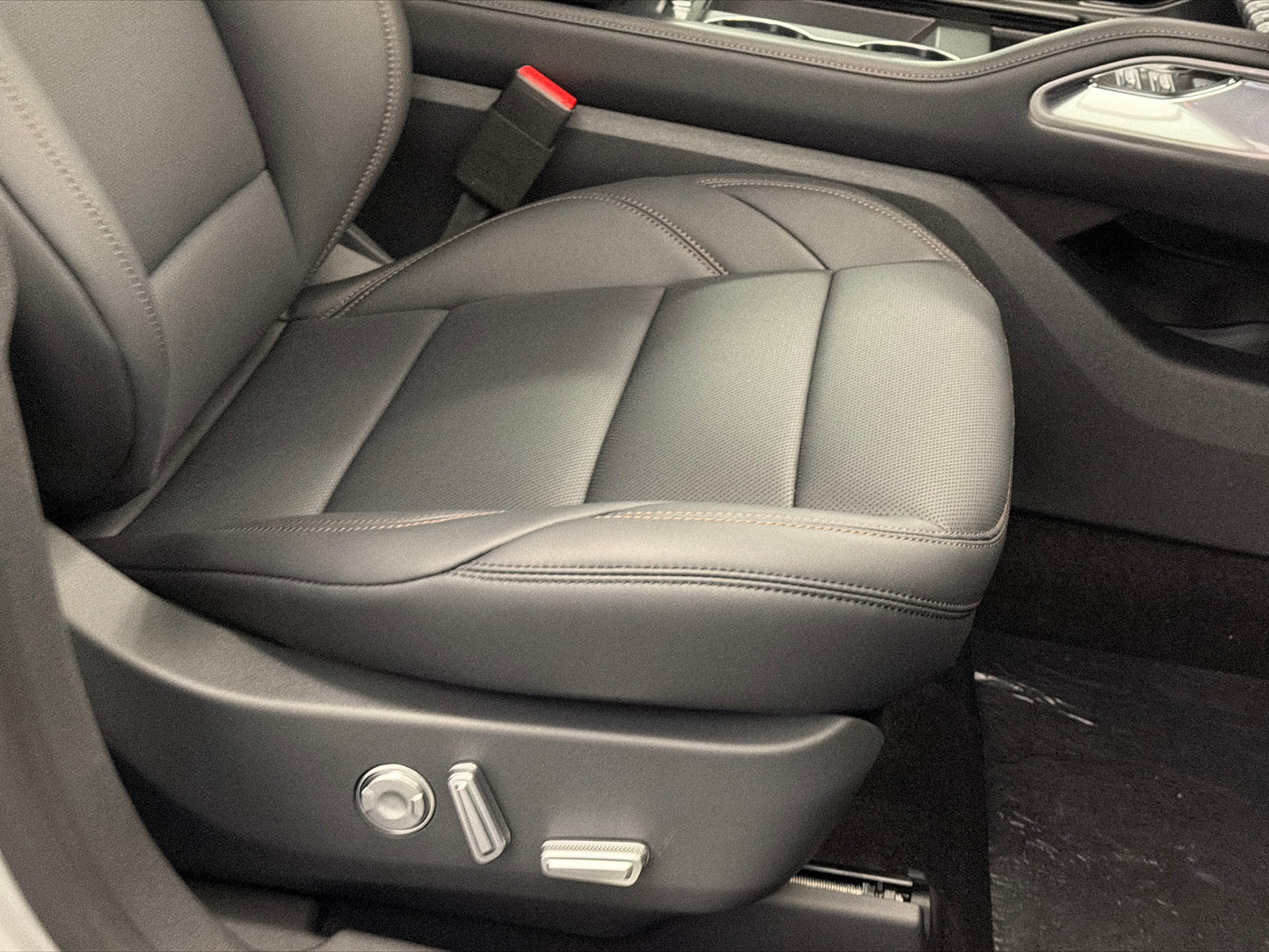 New 2026 Lincoln Nautilus Premier AWD/4WD image 13