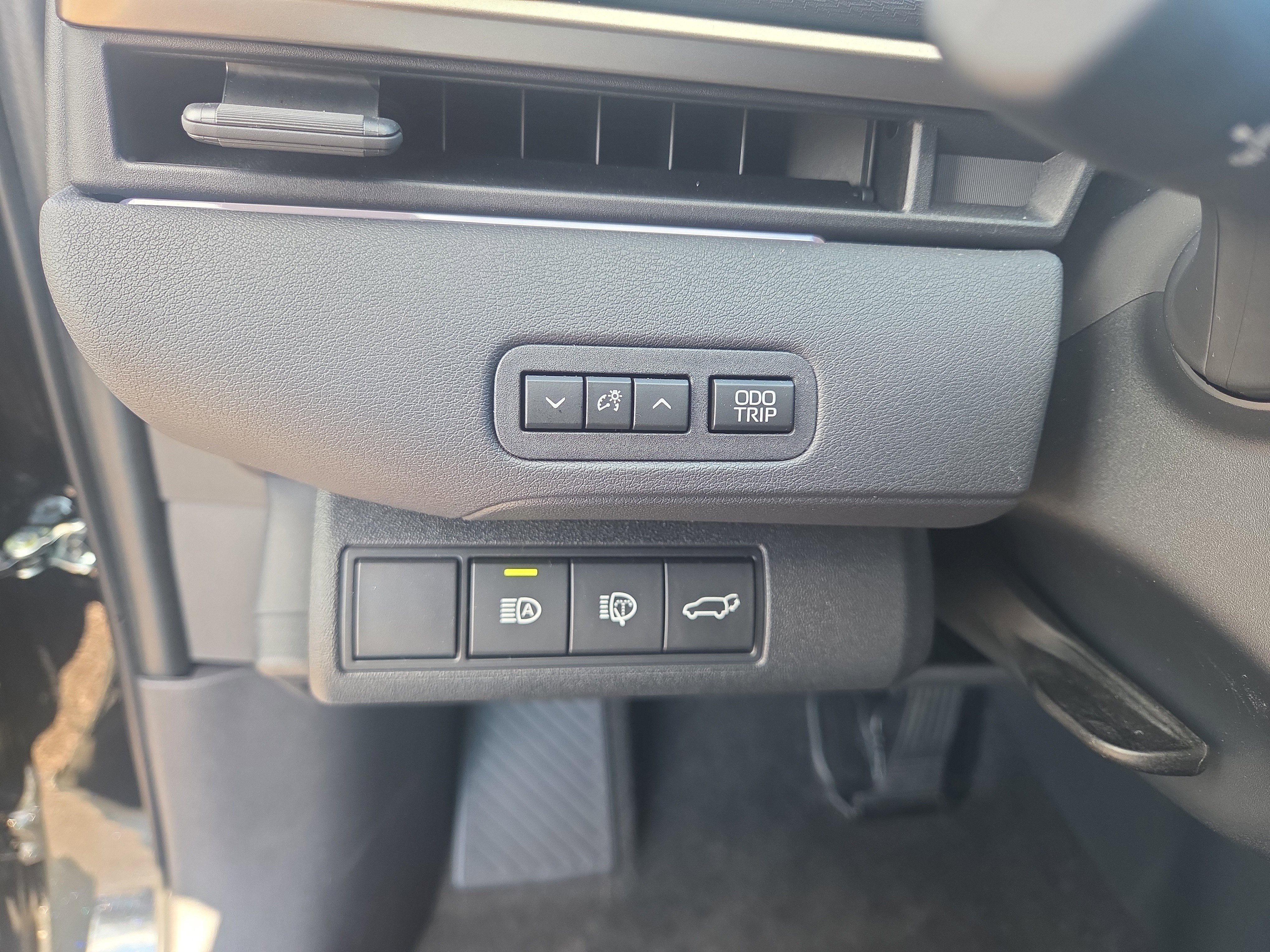 Certified 2026 Toyota bZ XLE AWD image 28