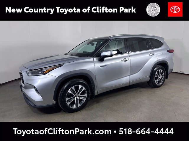 Used 2021 Toyota Highlander XLE AWD/4WD image 3