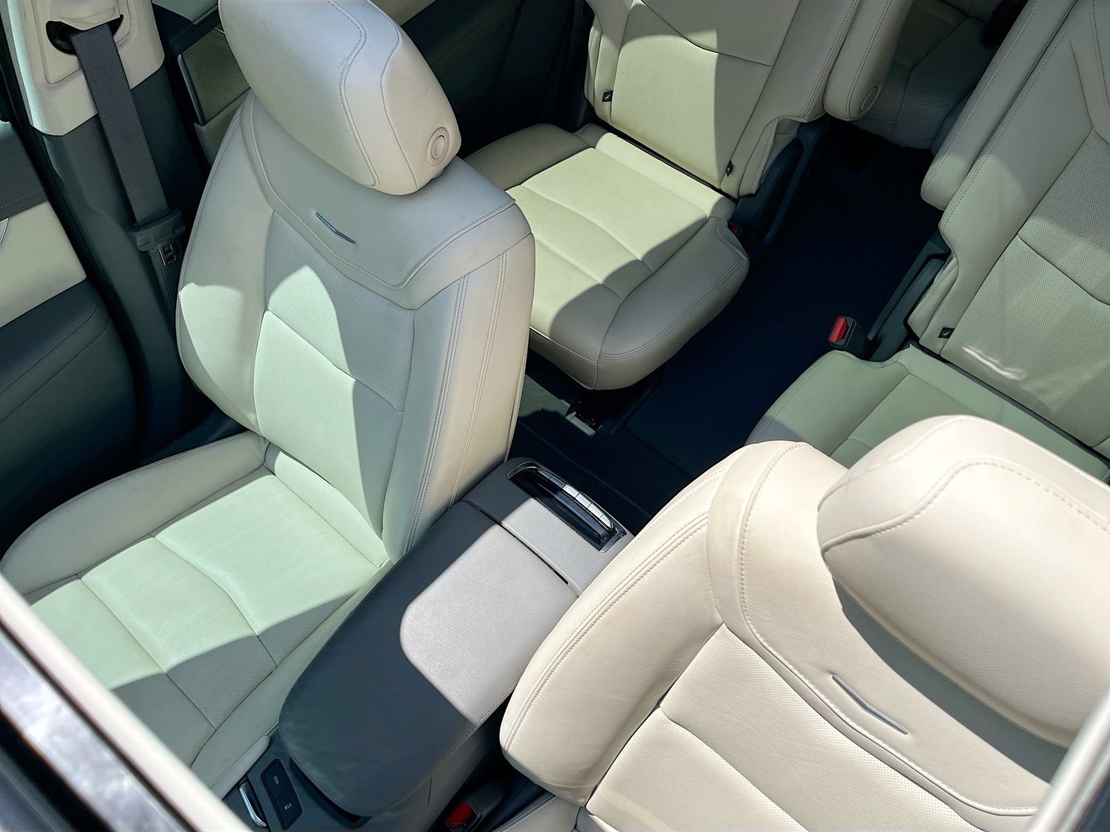 Used 2024 Cadillac XT6 Premium Luxury w/ Technology Package FWD image 23