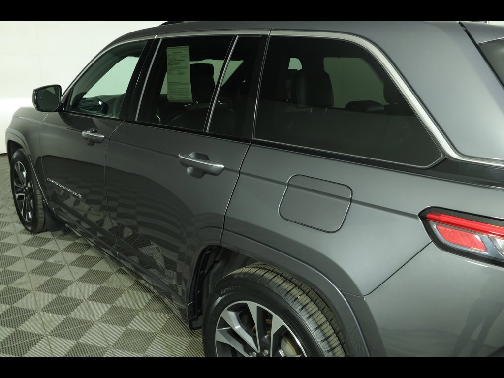 Used 2022 Jeep Grand Cherokee Overland w/ Luxury Tech Group IV image 18
