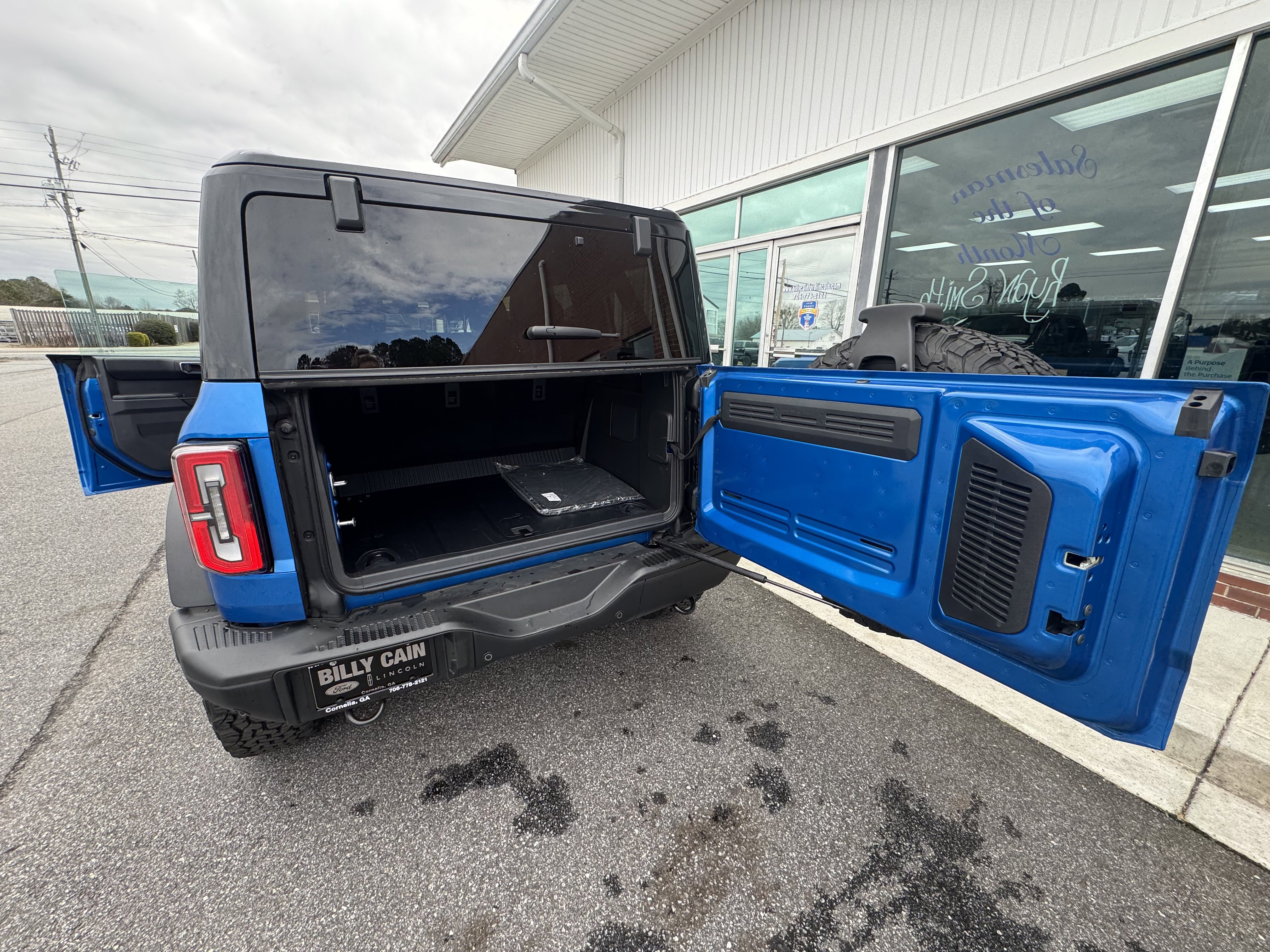 Used 2025 Ford Bronco Badlands image 8